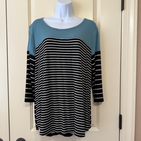 24/7 Maurices Tops - Maurice's 3/4 sleeve top size Large